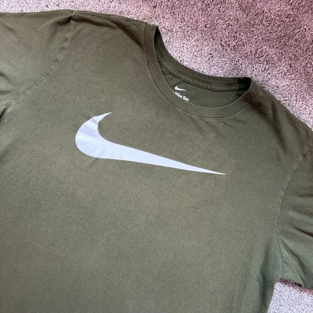 Nike Sportswear T Shirt Men XL Olive Green Comfortable Performance Standard Fit
